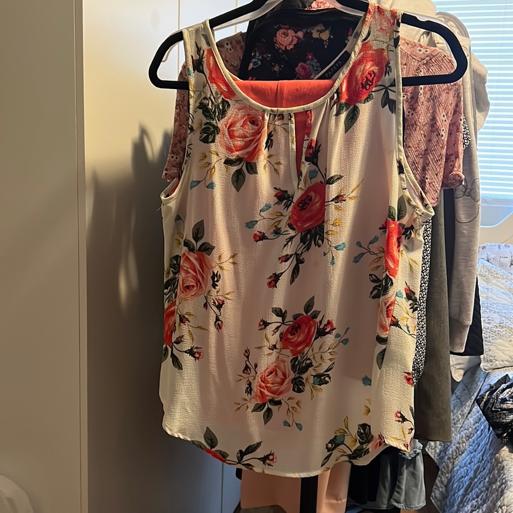 Floral sleeveless Blouse